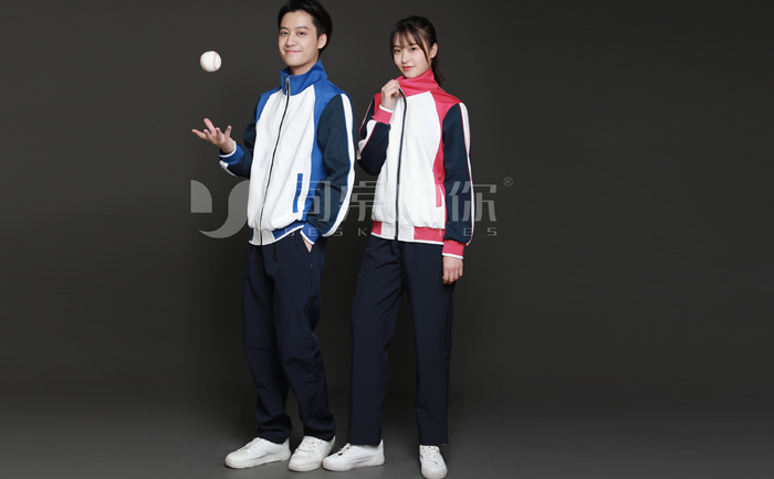 高中校服定制如何兼顾学生的个性与学校的整体形象?
