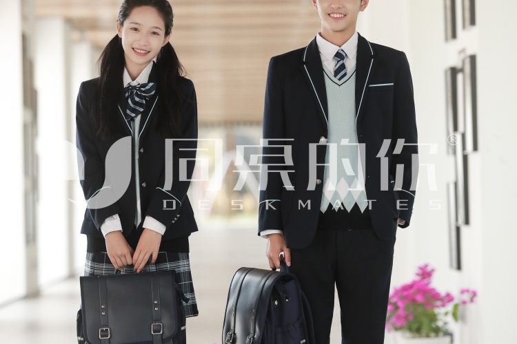 江苏校服生产批发定做厂家就找圣澜服饰