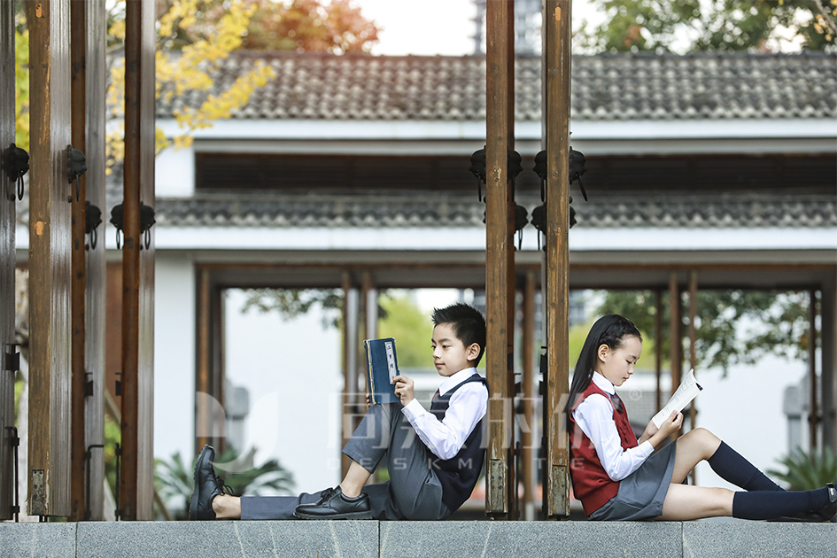 换季时节，学生校服穿搭的“风度与温度”