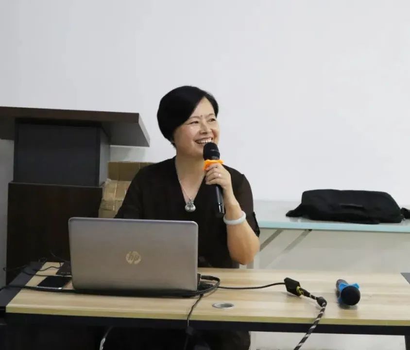 弘扬工匠精神 成就出彩人生 江苏圣澜服饰公司关工委举办青年教育主题讲座 弘扬工匠精神 成就出彩人生 江苏圣澜服饰公司关工委举办青年教育主题讲座