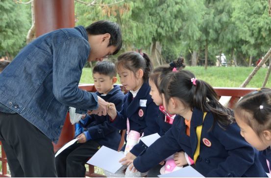 春季学生校服的搭配法则 春季学生校服的搭配法则