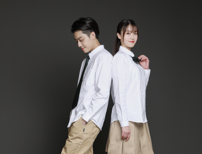 大学的校服款式 大学的校服款式