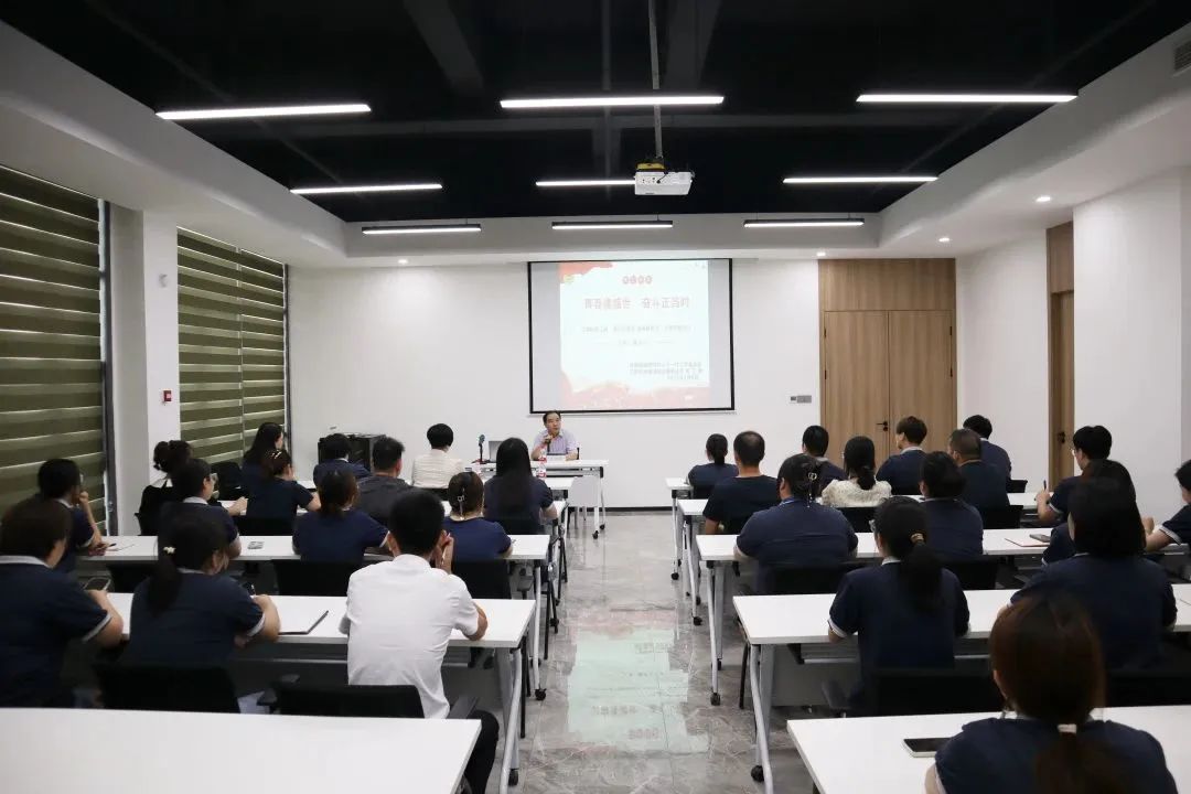 青春逢盛世，奋斗正当时 | 江苏圣澜服饰举行关工委青年教育主题讲座