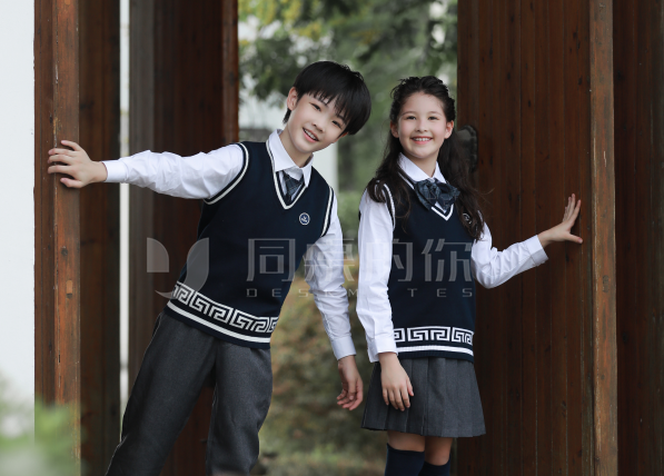 秋装校服小学生日常穿搭 秋装校服小学生日常穿搭