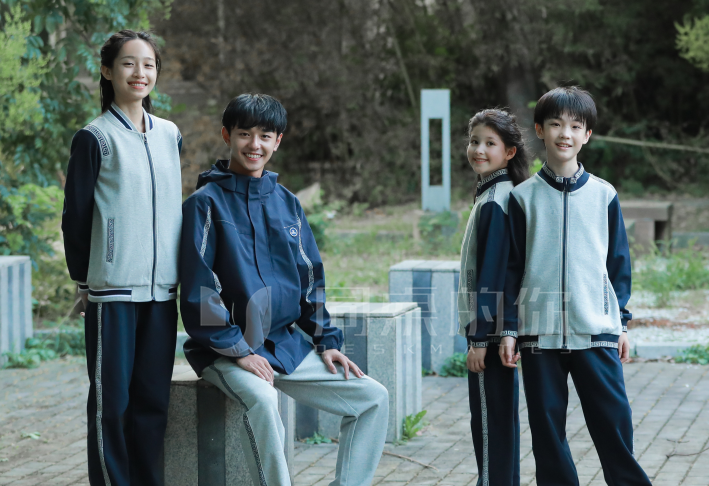 秋装校服小学生的款式设计 秋装校服小学生的款式设计
