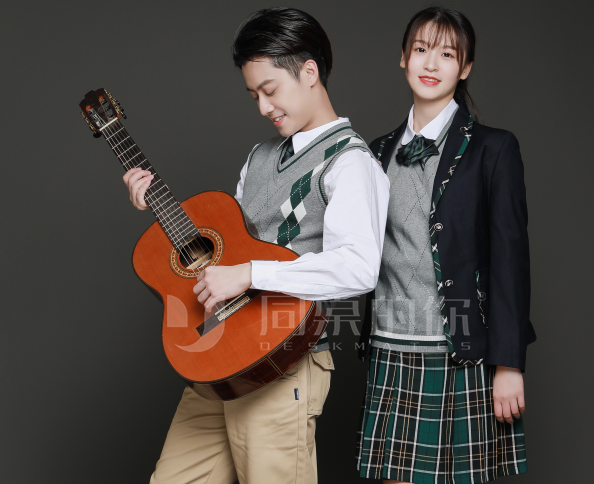 中学生女生校服裙子 中学生女生校服裙子