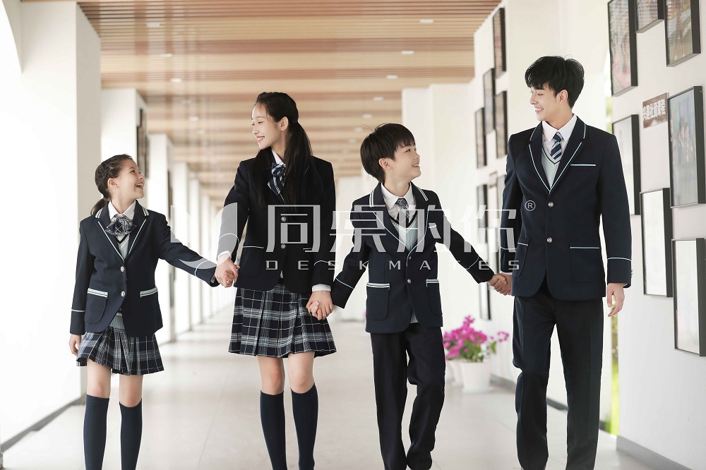 J人和P人穿校服的区别都在这儿了！