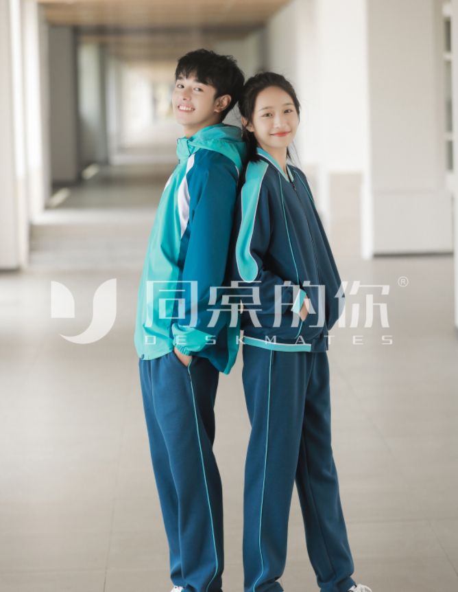 蓝色系小学校服和什么鞋子搭配更好看？