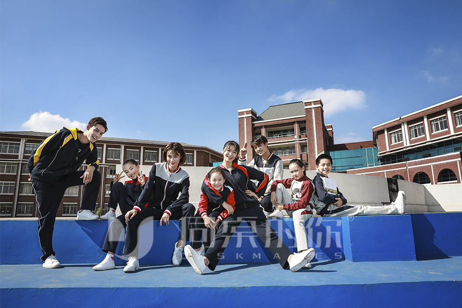 学生校服厂不会说的秘密：这样选尺码，一件能穿三年！省下千元换装费！