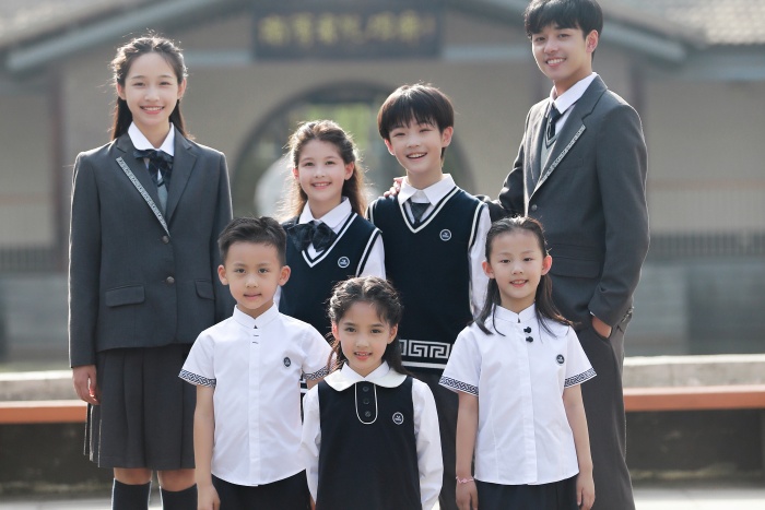 中小学生校服定制厂家如何将时尚元素融入其中 中小学生校服定制厂家如何将时尚元素融入其中
