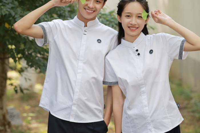 初中校服定制多少钱?别再被虚报价格坑了，这样估算才靠谱